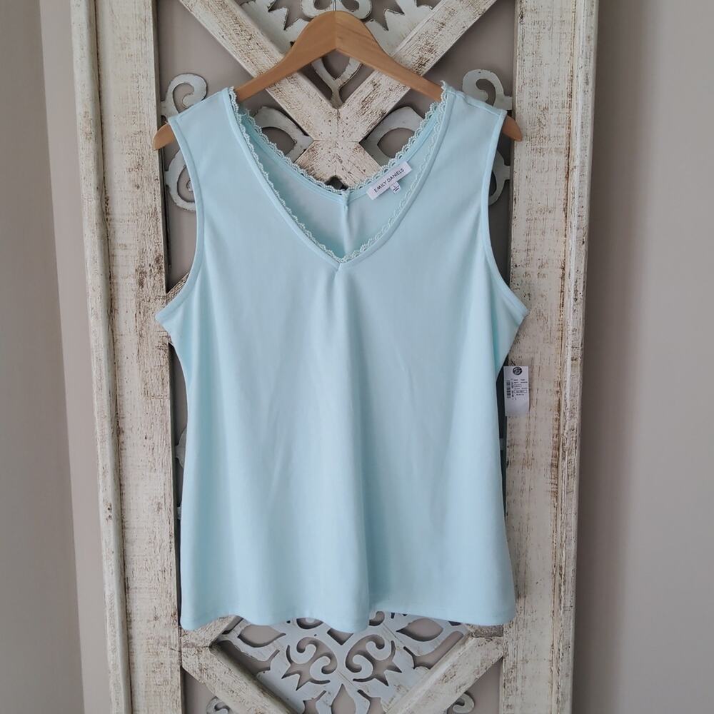 Emily Daniels Women's Sleeveless Crochet Lace V-Neck Tank Top in Mint Green